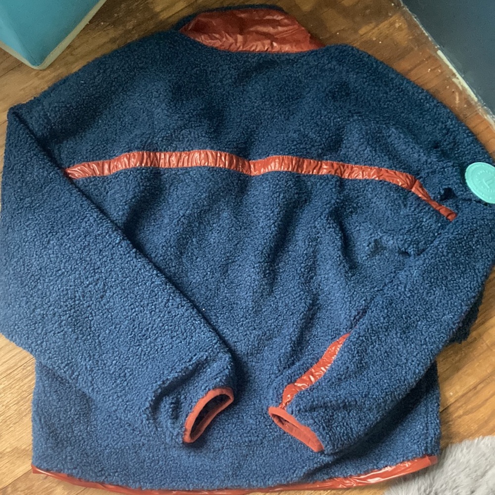 Blue fabletics pullover - Picture 2 of 3